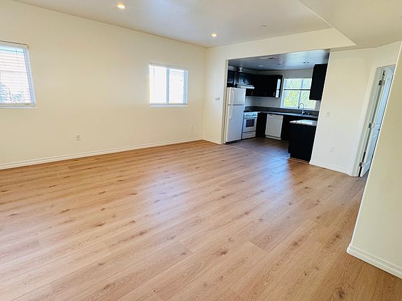 4th image of 7327 Milwood Ave #203