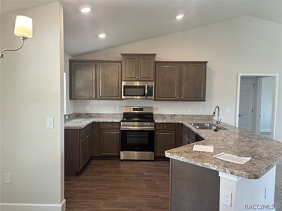 3rd image of 758 W Hallam Dr