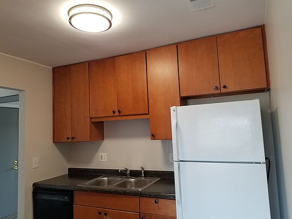 5th image of 640 Perrie Dr APT 302