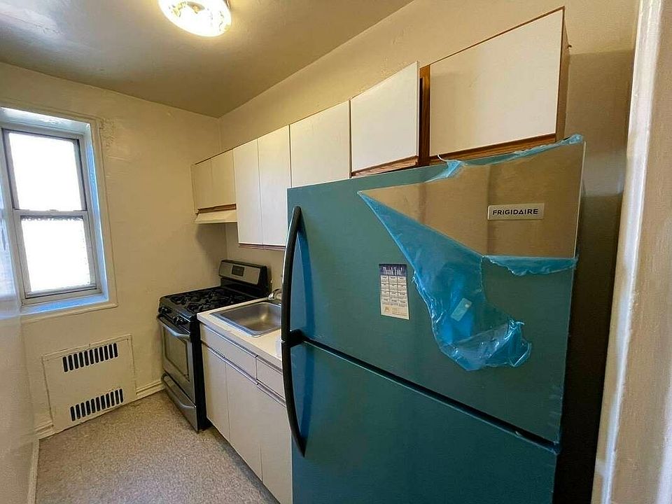 2nd image of 120 Kenilworth Pl APT 4B