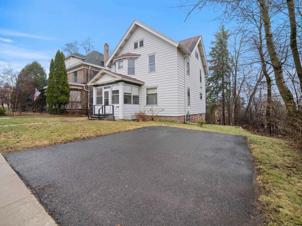 1818 E 4th St, Duluth, MN 55812