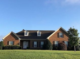 105 Inverness Dr, Burns, TN 37029