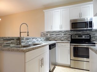 6087 SW 19th St, North Lauderdale, FL 33068