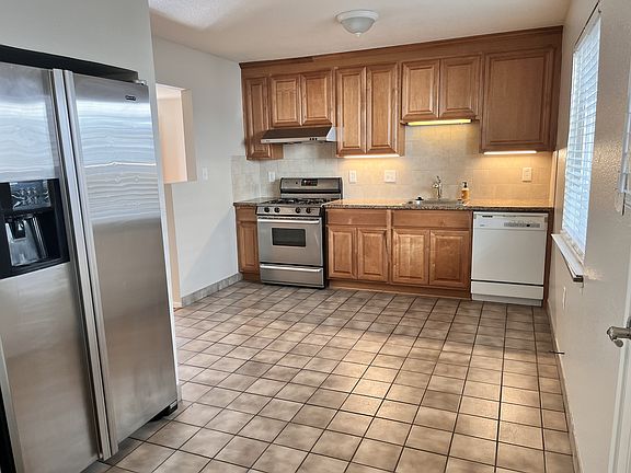 3rd image of 107 Eastwood Ct
