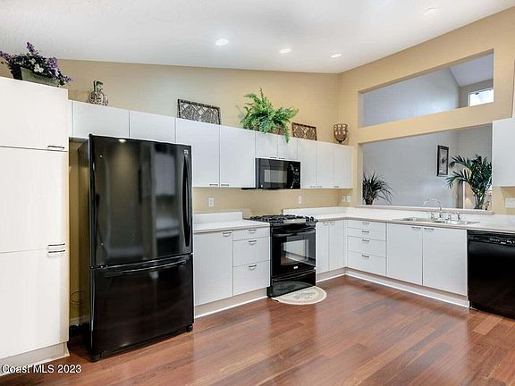 5th image of 873 Oakwood Dr