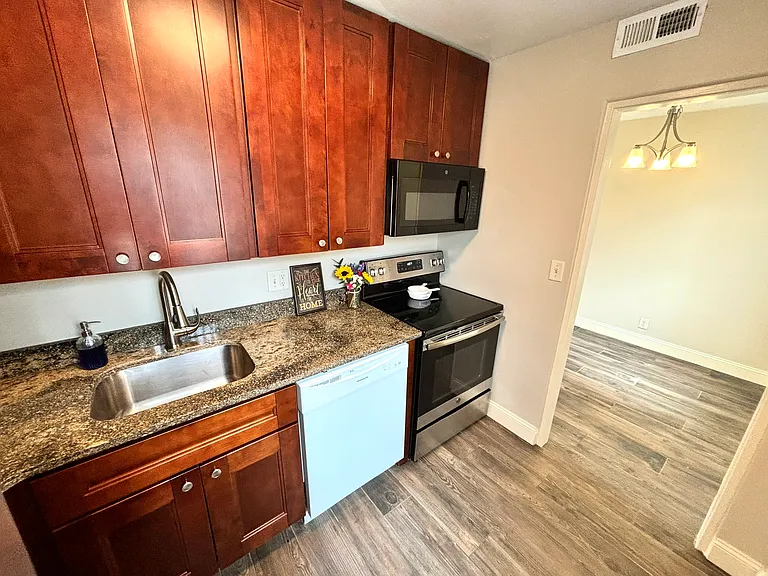 1651 J St #303 — Photo 3