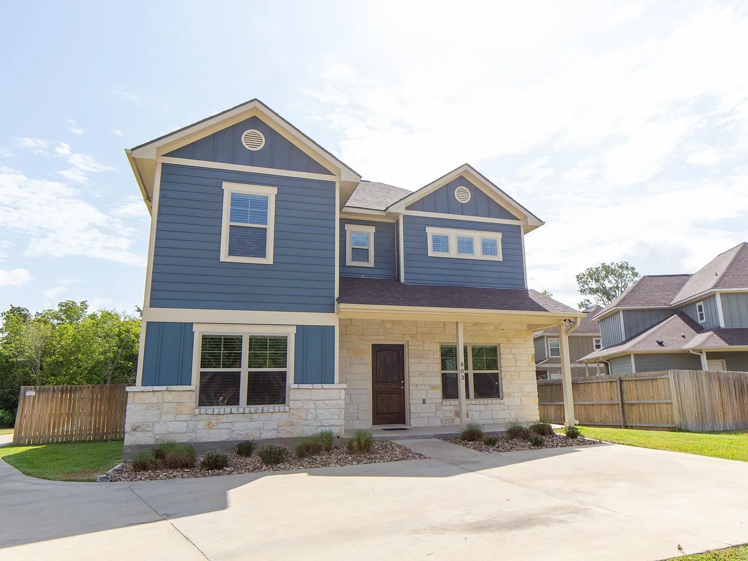 5 bed, 2232 sqft, $3,700 — Photo 1