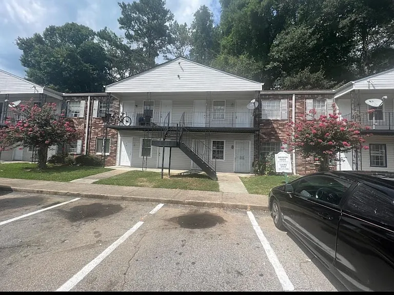 Sheraton House Apartments — Photo 1