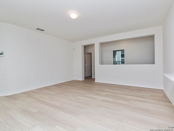 4th image of 721 Maxwell Heights