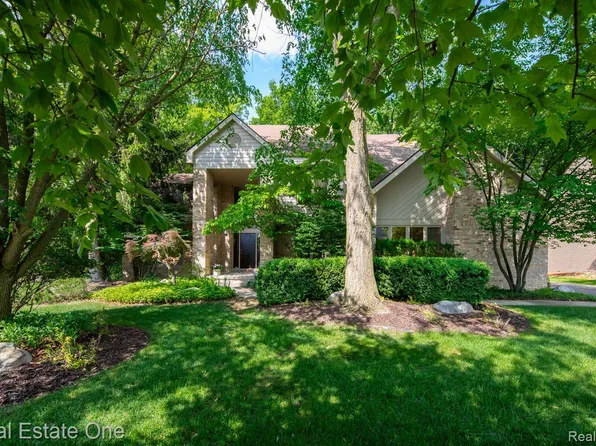 6626 Torybrooke Cir, West Bloomfield, MI 48323