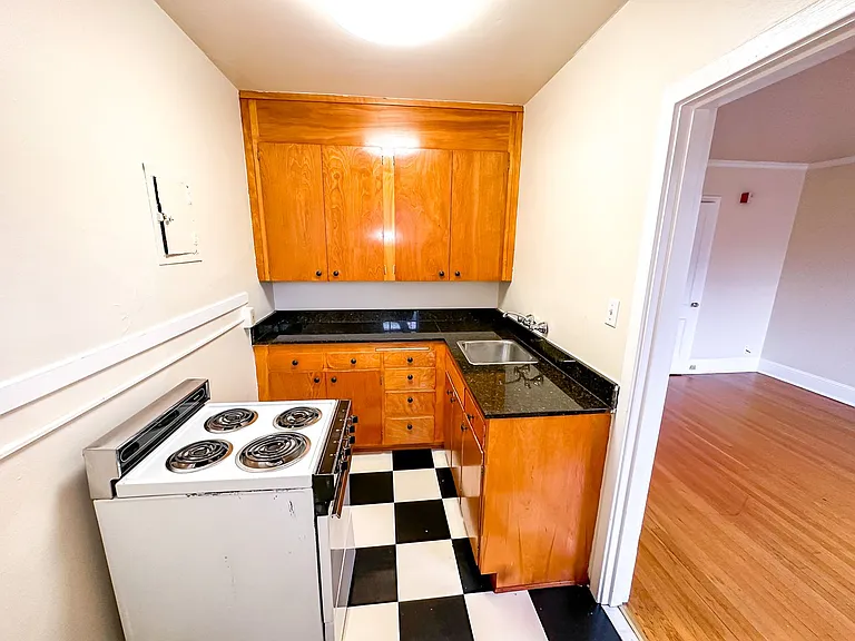 Embassy Apartments — Photo 28