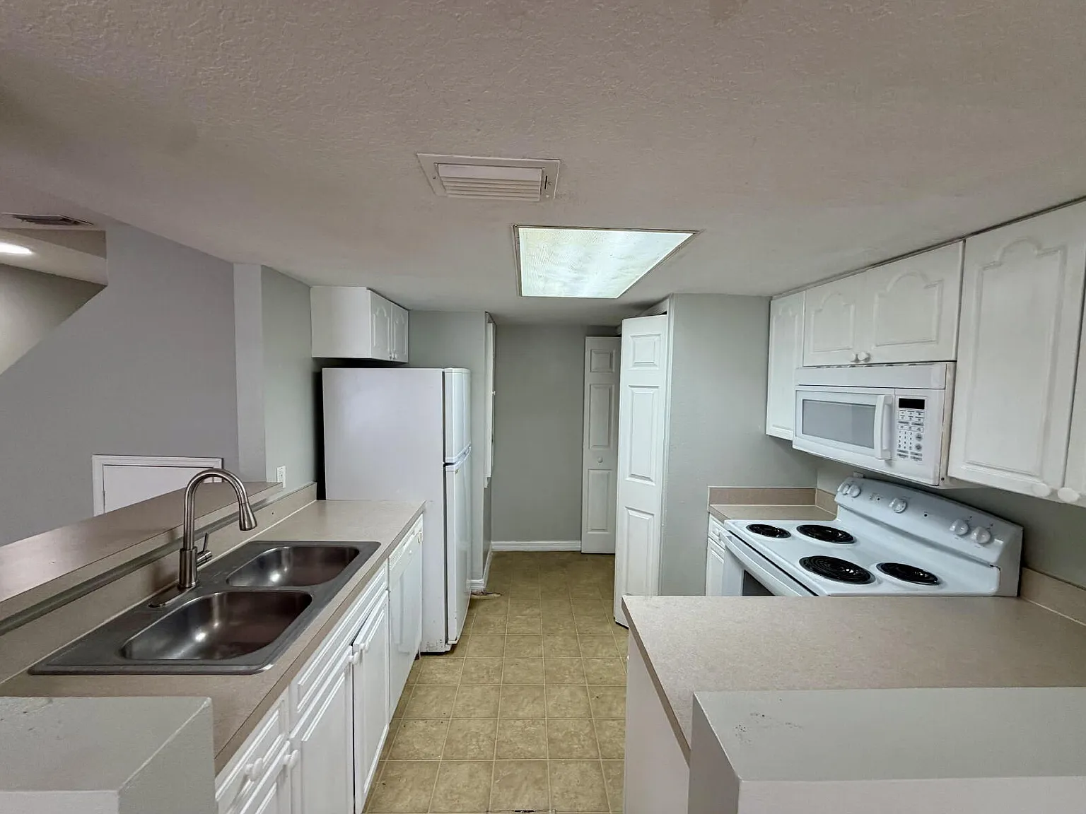 615 Australian Way — Photo 4