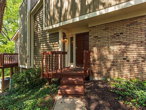 3rd image of 11825 Vaukvalley Ln