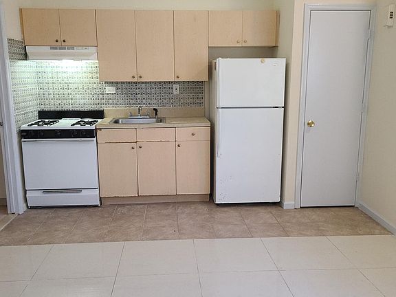2nd image of 116 Winter Ave Floor 1