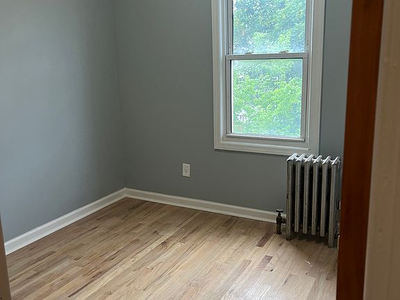 4th image of 146-11 Lakewood Ave Floor 2