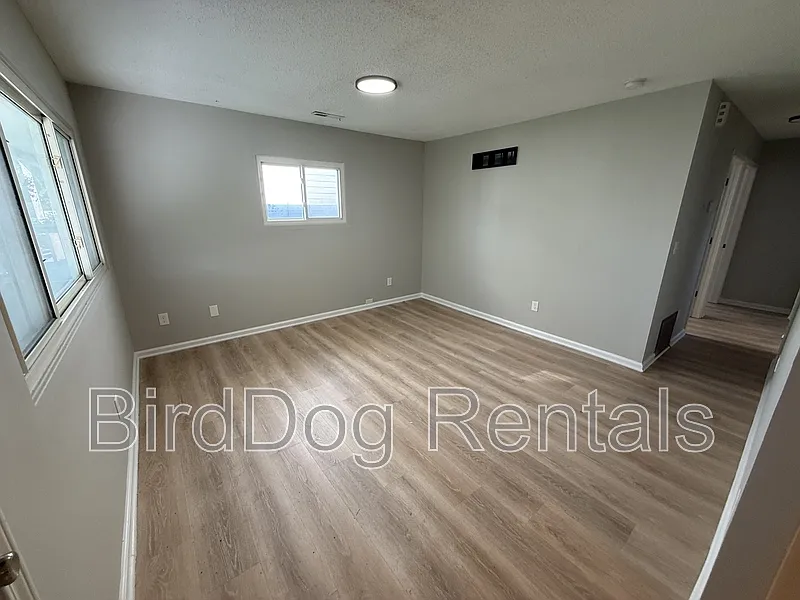 2 bed, 1.0 bath, 800 sqft, $1,250 — Photo 3
