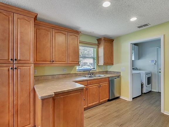 3rd image of 1523 Hawkesbury Ct