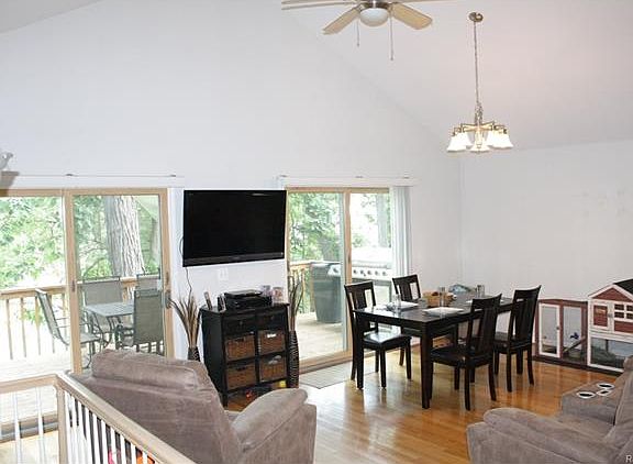3rd image of 4395 Navarra Ave