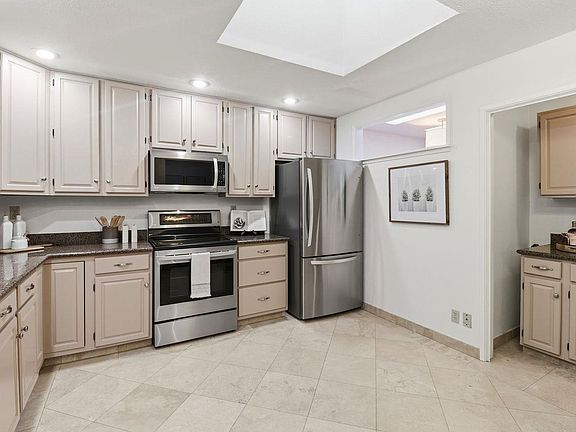 5th image of 1152 Village Dr