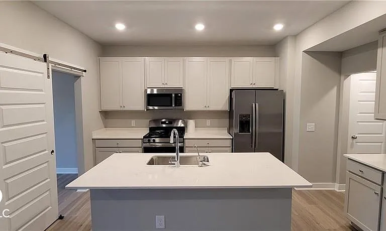 9829 Kenwood St — Photo 4