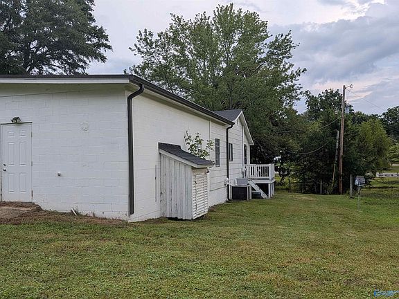 2nd image of 1305 Oakhill Dr NE