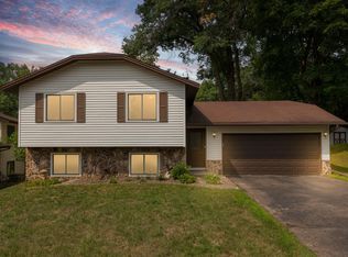 7048 Springhill Cir, Eden Prairie, MN 55346