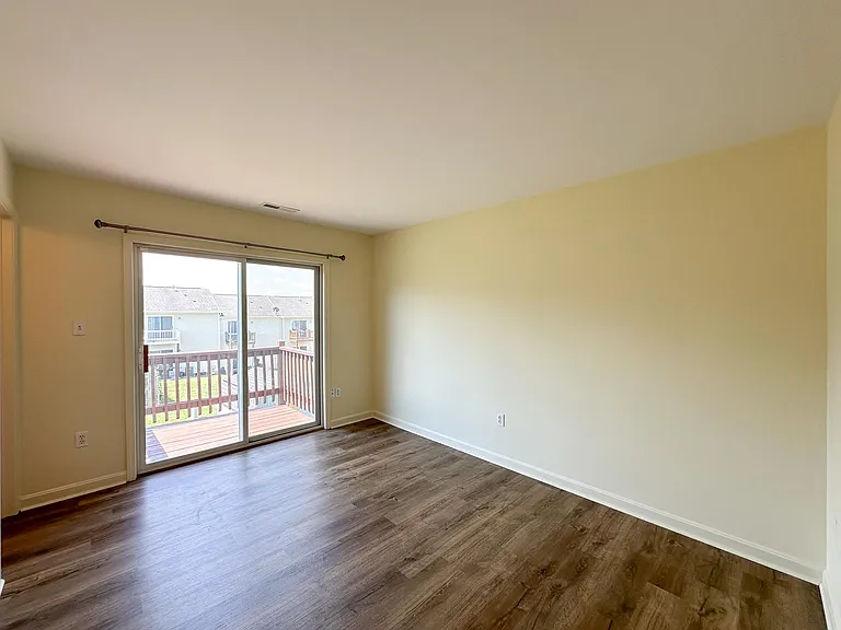 1026 Commercial Ct — Photo 11