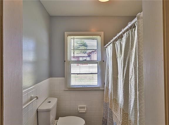3rd image of 5208 Elmwood Ave