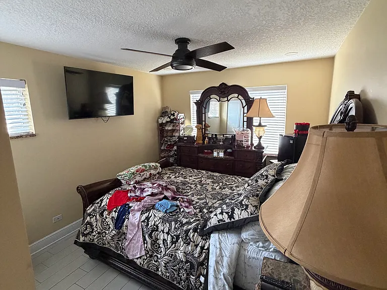 147 Alcazar St — Photo 17