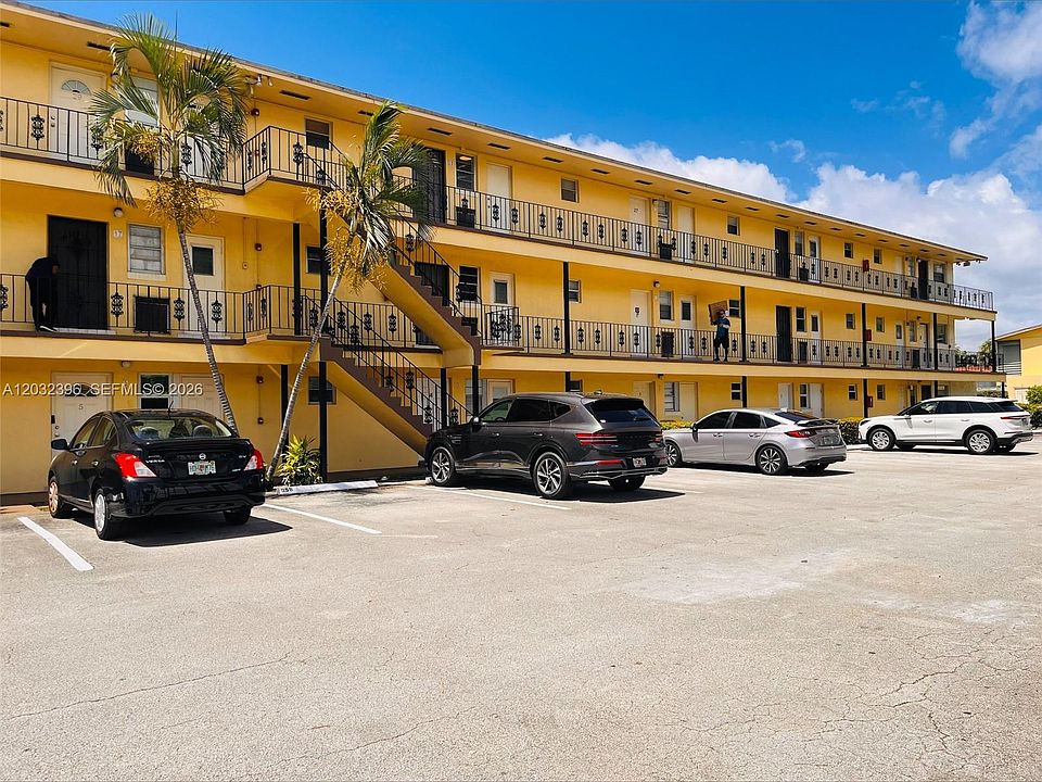 1st image of 2880 NE 203rd St APT 28B