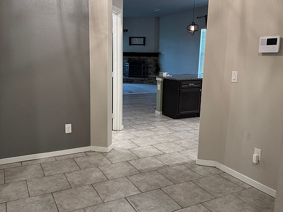 3rd image of 3004 Winfield Ave