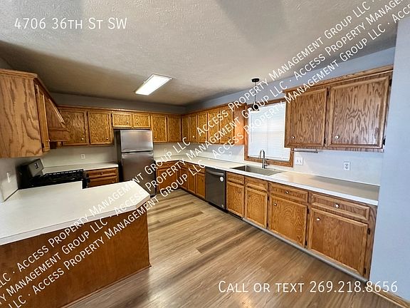 3rd image of 4706 36th St SW