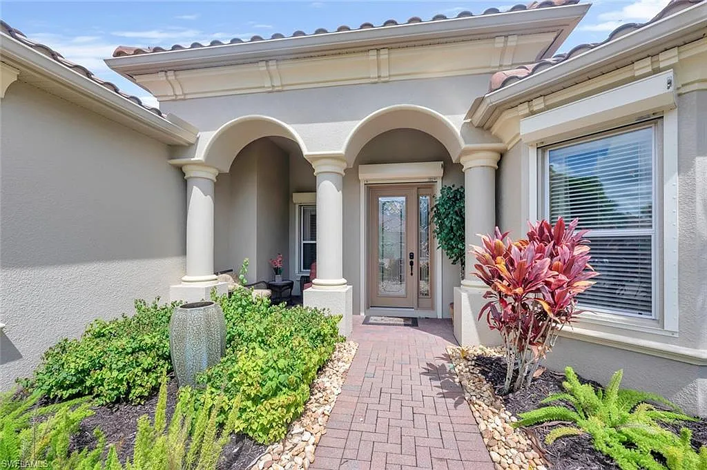 5 bed, 3.0 bath, 2925 sqft, $4,750 — Photo 2