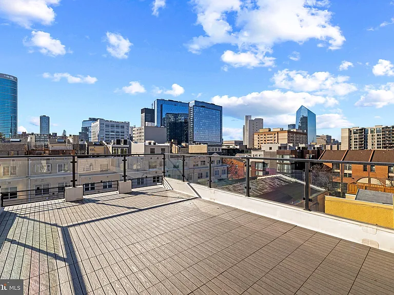2130 Spring St — Photo 45
