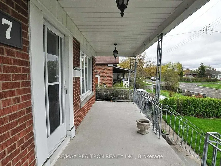 17 Crosland Dr #MAIN FL — Photo 3