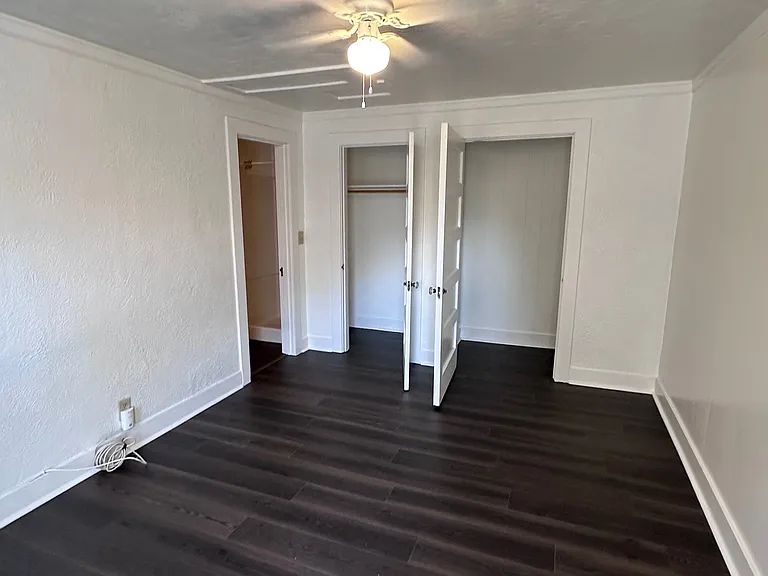 Olympia Court Apartments — Photo 30