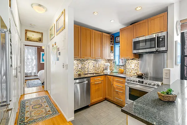 Sold by Compass | media 2