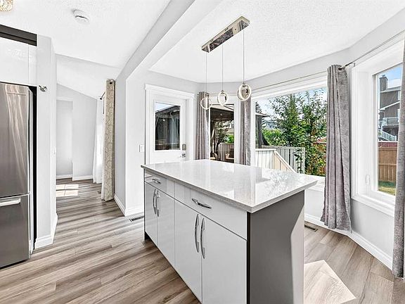 5th image of 147 NE Macewan Dr NW