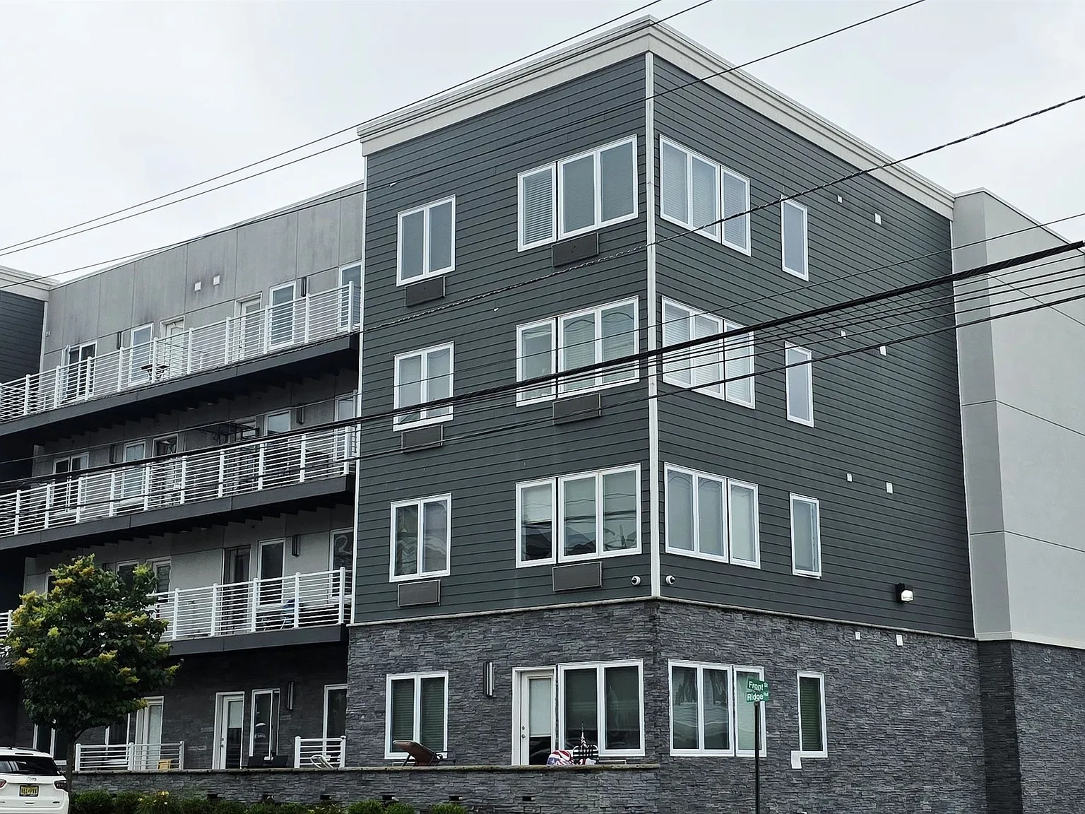 1 bed, 1.0 bath, 750 sqft, $2,400 — Photo 1