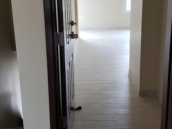 common Hallway - 1 apt on left side the other on right side