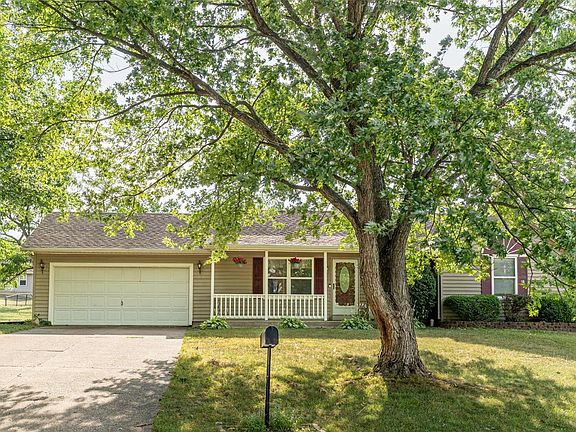2nd image of 7703 Lakefield Ct