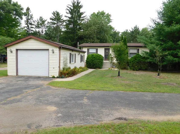 W5316 Lake Dr, Shawano, WI 54166