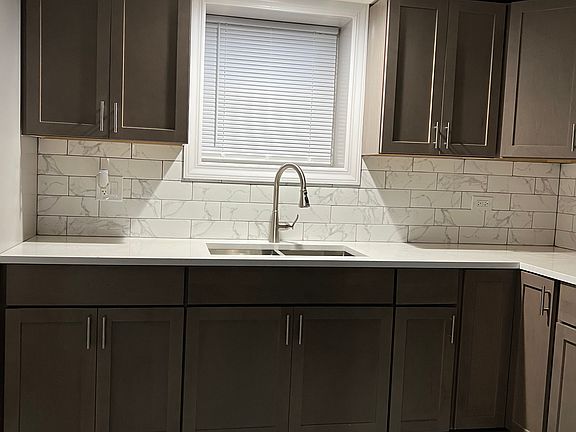 3rd image of 1626 N Karlov Ave #G