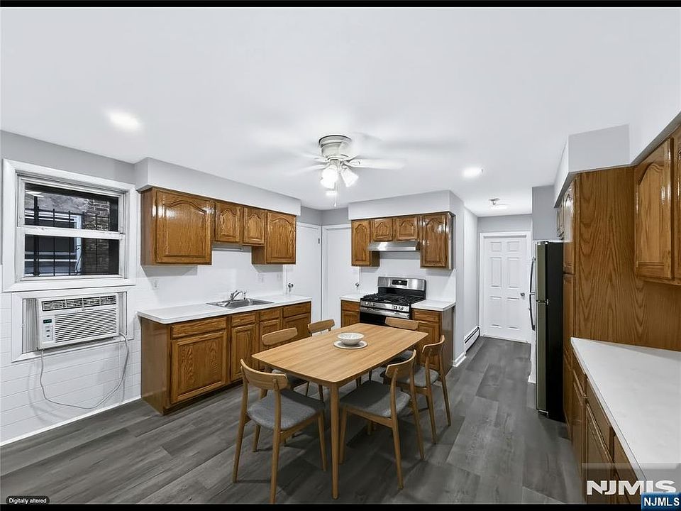 1st image of 155 Lafayette St 2