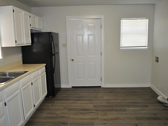 4th image of 1412 Sycamore St APT B