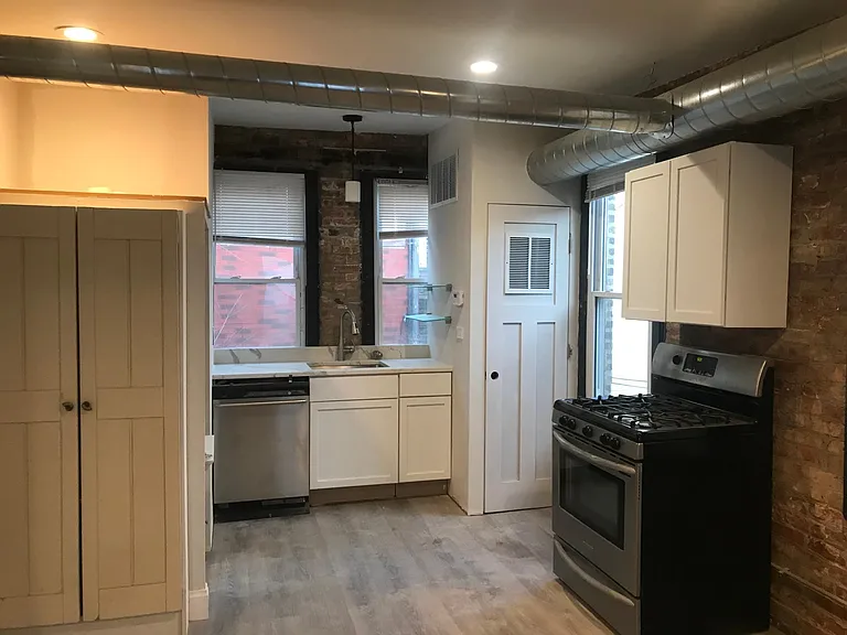 3102 N Southport Ave #CH — Photo 4
