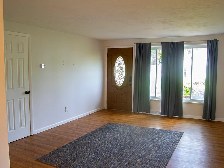 6562 Center St — Photo 2