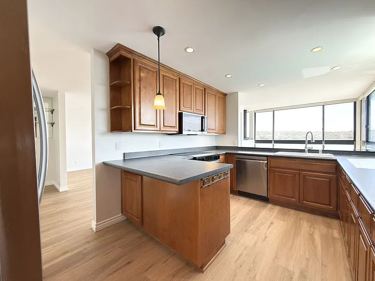 4513 Cove Dr #12 — Photo 17