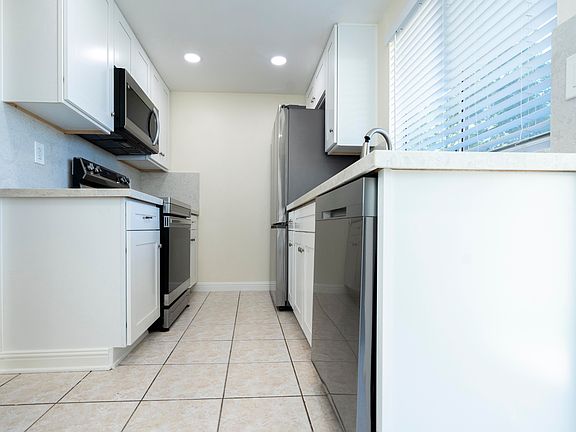 5th image of 987 Amistad Pl Unit B