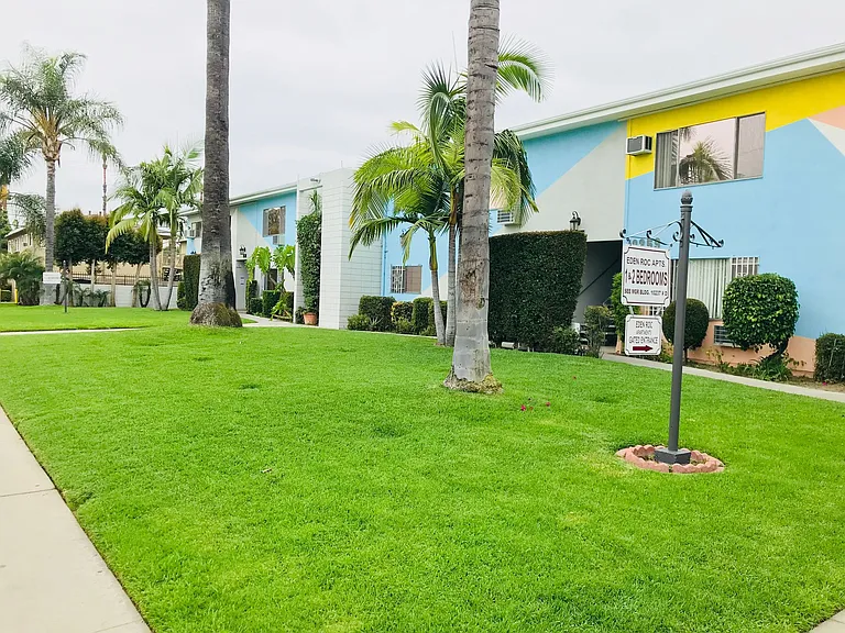 Eden Roc Apartments — Photo 5